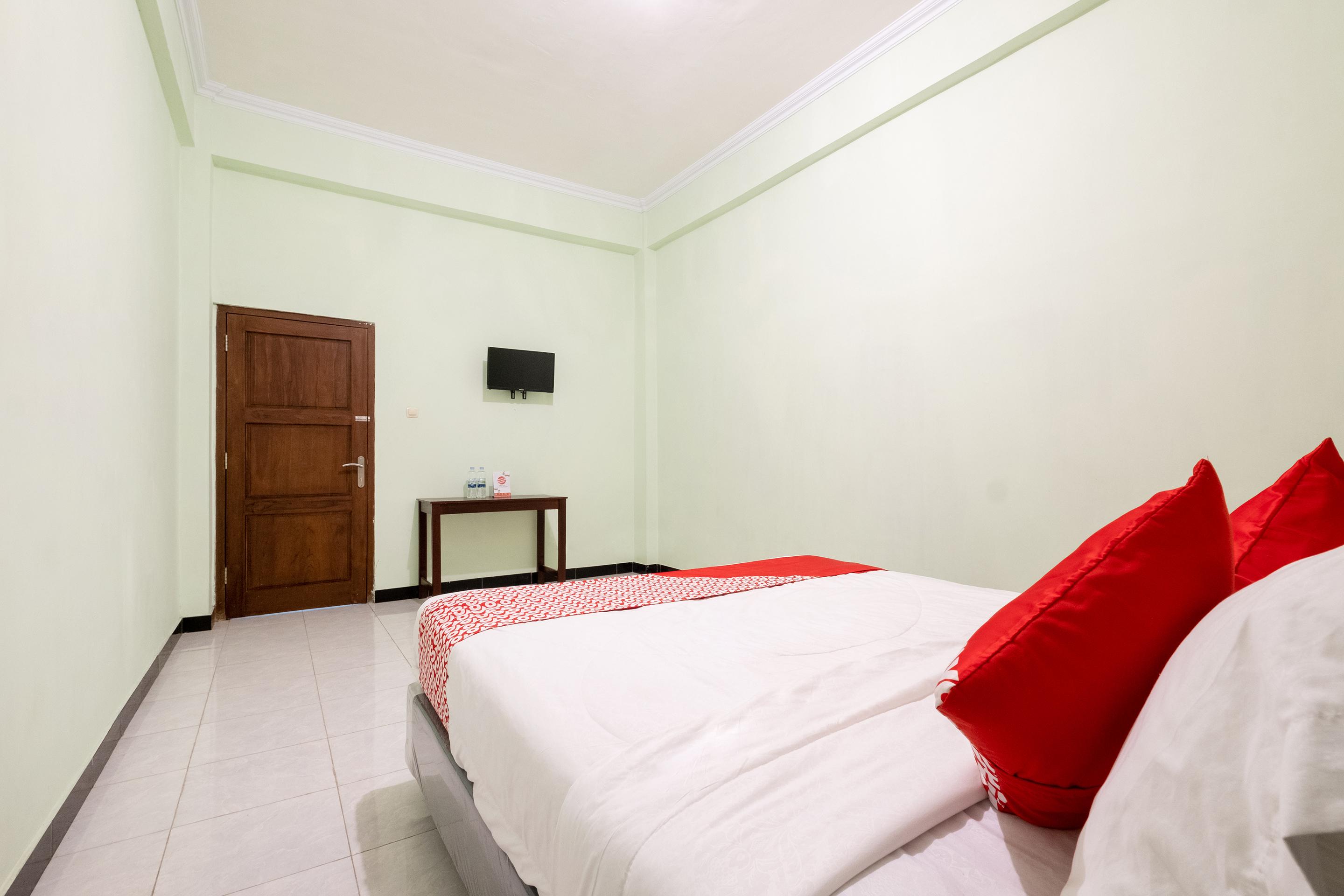 Отель Reddoorz Syariah Near Alun Alun Wonosari Экстерьер фото