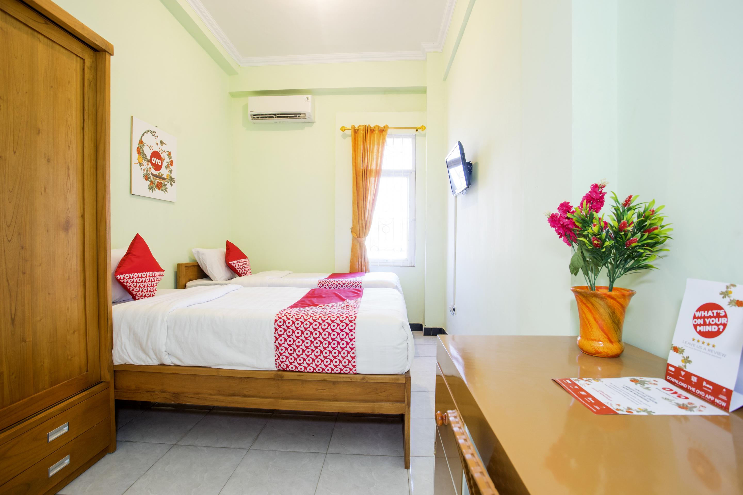 Отель Reddoorz Syariah Near Alun Alun Wonosari Экстерьер фото