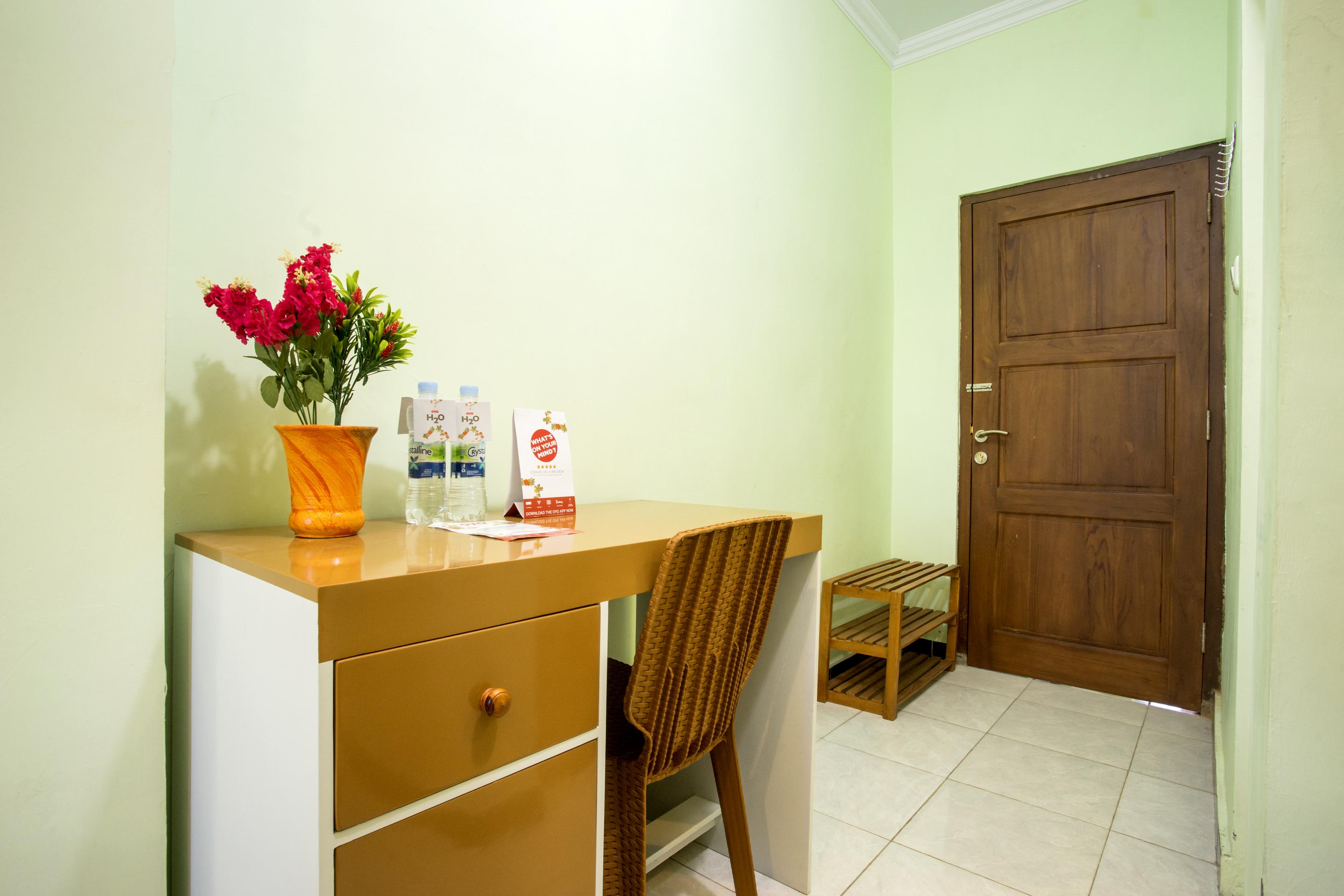 Отель Reddoorz Syariah Near Alun Alun Wonosari Экстерьер фото