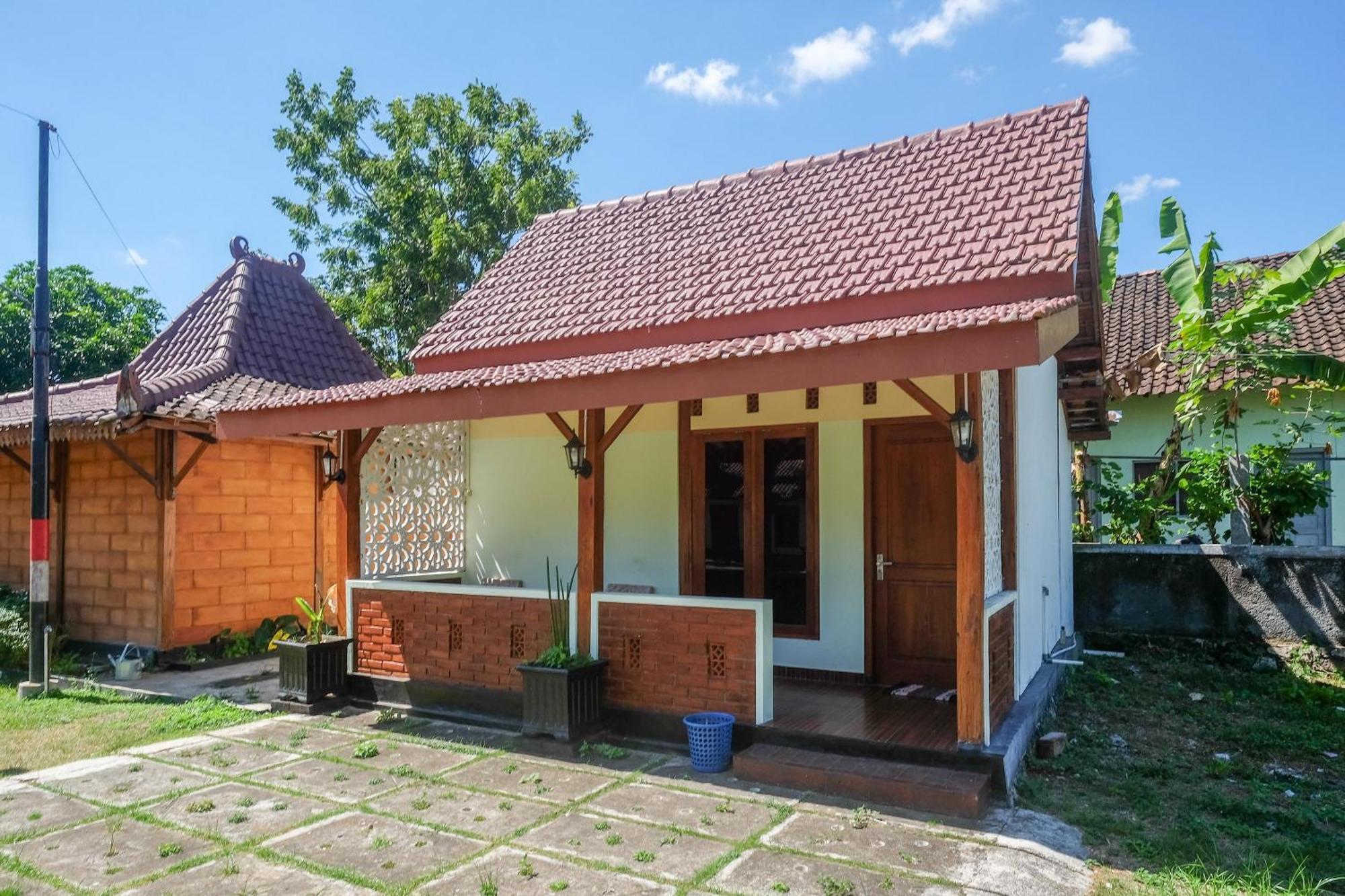 Отель Reddoorz Syariah Near Alun Alun Wonosari Экстерьер фото